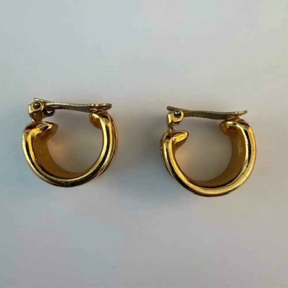 Orena Vintage Clip-On Gold Tone Cream Enamel Polished‎ Half-Hoop Earrings 1970s